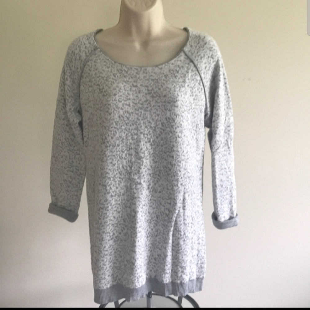 A Pea In A Pod maternity sweater